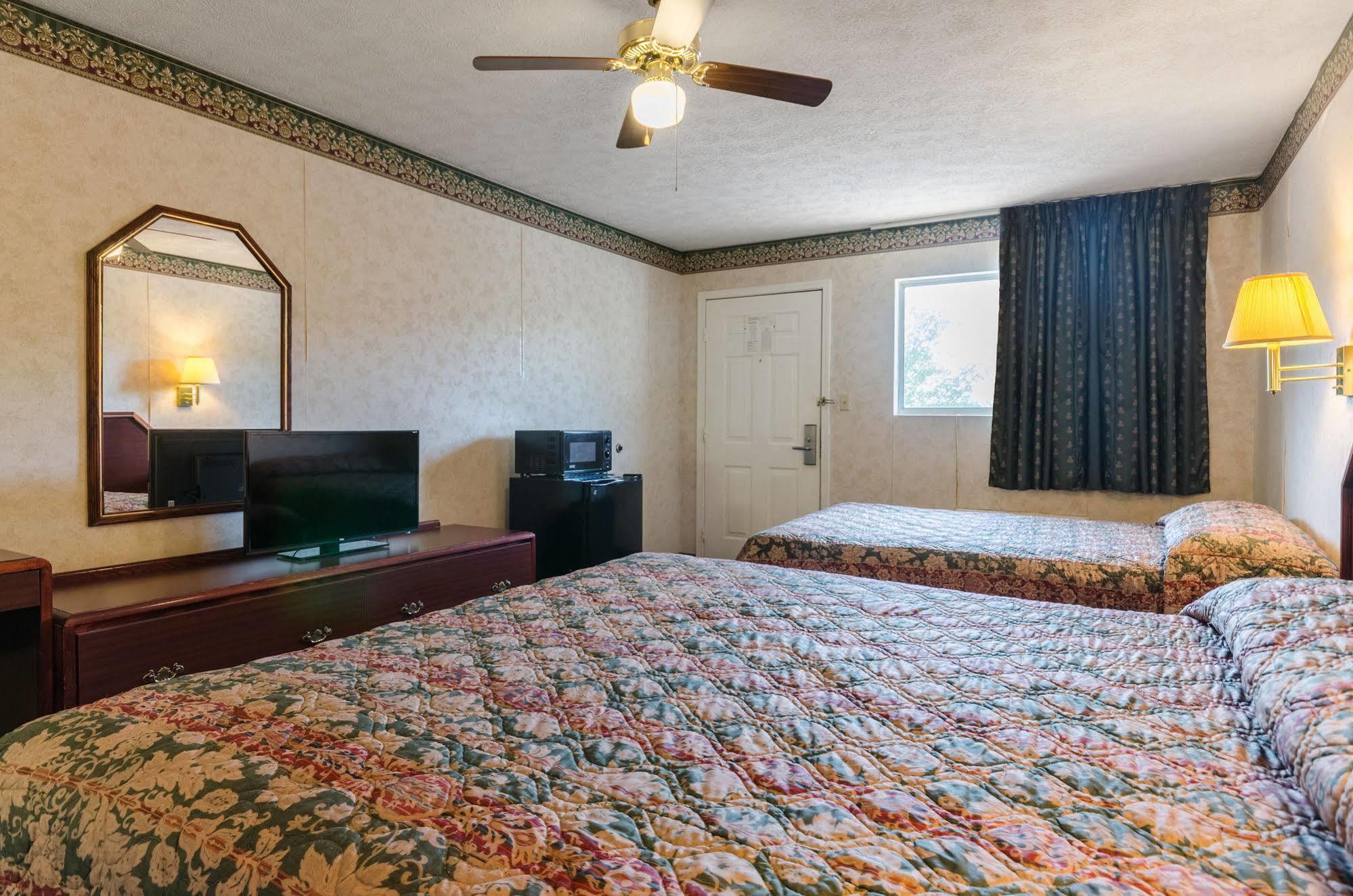Deerfield Inn Parsons Eksteriør bilde